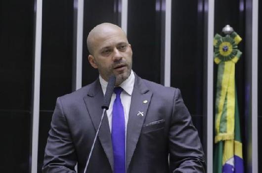 Daniel Silveira se recusa a colocar tornozeleira e diz que cumpre perdão presidencial
